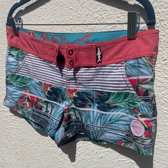 Maui and Sons Board Shorts - Picture 3 of 8